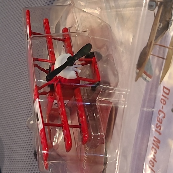 Boley 1:72 Fokker Dr 1 Die-cast Airplane - Picture 4 of 8